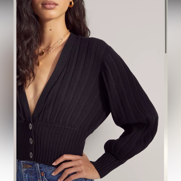 SOLD Wilfred Aritzia Black Plunge Cardigan - Picture 2 of 7